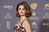 Los Javis anuncian en Cannes que Penélope Cruz formará parte del elenco principal de su próximo filme, 'La bola negra'