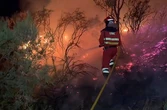 Un incendio afecta al paraje natural de las Médulas y obliga a desalojar a 800 vecinos