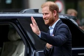 El príncipe Harry y su padre Carlos III toman el té durante su primera reunión en 19 meses