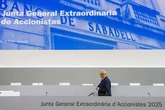 Los accionistas de Banco Sabadell aprueban la venta de TSB a Santander