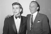 A subasta por 30.000 dólares una carta en la que Frank Sinatra muestra el dolor por el secuestro de su hijo