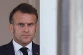 Macron ensalza la "valentía y la audacia" de Bayrou frente a las duras críticas por los recortes sociales