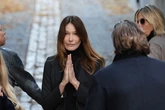 Preocupación por Carla Bruni tras el ingreso en prisión de Nicolas Sarkozy, amenazado de muerte: "Está destrozada"