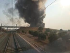 Suspendida la circulación ferroviaria entre Madrid y Andalucía por un incendio cercano a las vías en una fábrica de Toledo