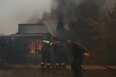 Grecia lucha contra una decena de incendios forestales en todo el país con 7.000 evacuados y docenas de casas quemadas