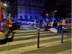 Un vehículo arremete contra la multitud y hiere a cuatro personas en Grenoble