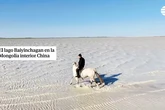 Un lago en China se vuelve blanco hasta el horizonte creando un paisaje de ensueño