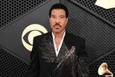 Las sorpresas de las memorias de Lionel Richie: el apodo que le puso a Michael Jackson, la cena con Elizabeth Taylor, sus divorcios...