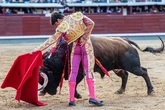 Un colosal Víctor Hernández atrapa el alma de Madrid: la viva imagen de José Tomás en los 90