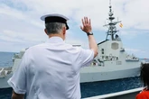 La Armada, con el debut del submarino S-81, toma las playas de Canarias en una exhibición estática ante miles de personas