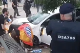 Un vídeo del incidente en Cornellà confirma un primer atropello previo: "No era una zona donde pudiera pasar un coche"