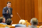 El PSOE permite "con la pinza en la nariz" que Mañueco pueda presentar unos Presupuestos en Castilla y León al abstenerse en la votación del techo de gasto