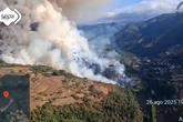 Dron sobrevuela el nuevo incendio de Asturias que ha obligado a desalojar varias poblaciones