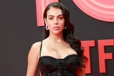 Georgina en una fiesta: exuberante y escurridiza, pero amable