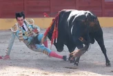 Sergio Rollón, operado con éxito en La Paz de la gravísima cornada, pasará las próximas 48 horas en la UVI: "Perdió mucha sangre, se moría"