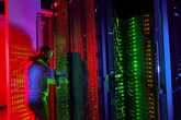 Entre el desconocimiento y el optimismo: los españoles ven con buenos ojos los centros de datos, pero les preocupa la privacidad