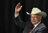 Todo lo que simboliza Warren Buffett y su adiós en Berkshire Hathaway: seis décadas como rostro del capitalismo popular