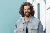 Miguel Ángel Muñoz: cambio de look, nueva carrera como piloto y el corazón "contento"