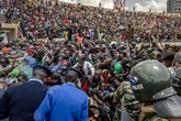 Las despedidas y homenajes al opositor Raila Odinga en Kenia dejan ya al menos cinco muertos y cientos de heridos por avalanchas y aglomeraciones