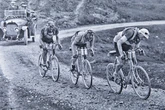 Etapas de 300 kilómetros, 10 horas de duración, caminos de piedras y un infierno de averías... Así fue, hace 90 años, la primera e increíble edición de la Vuelta