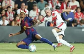 Un Barça pobre y agarrado a Joan García salva un punto ante el Rayo con un penalti dudoso cuando no funcionaba el VAR
