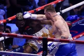Canelo no encuentra rival en el cubano William Scull y se proclama el campeón absoluto de las 168 libras