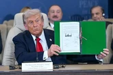 Trump firma el acuerdo de paz en Gaza que reconfigura Oriente Próximo ante dirigentes del mundo rendidos a su liderazgo