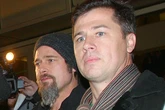 Doug, el desconocido hermano de Brad Pitt: millonario, casado con su novia de la universidad y más caritativo que el actor