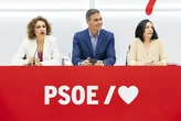 El PSOE defiende que es "tan transparente" que hasta los sobres en los que entrega dinero en efectivo "son transparentes"