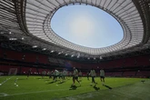 Manchester United y Tottenham buscan la redención en Bilbao, una ciudad tomada por más de 50.000 hinchas