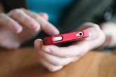 El móvil se consolida como el dispositivo favorito para comprar online: el 93 % de los españoles ya usa apps