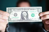 Desde el deseo que Trump de tener un dólar más bajo al interés cada vez más serio de las armas chinas (a costa de las europeas)
