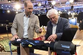 David Attenborough pone en la picota la pesca de arrastre: "Su estela de destrucción es visible desde el espacio"