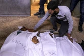 La iniciativa privada de ayuda humanitaria detiene su distribución mientras Israel mata al menos a 16 refugiados en una escuela de Gaza