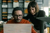 Carlos Santos, protagonista de la serie que tanto está dando que hablar: "En Netflix dicen que es la serie española más ambiciosa que se ha grabado jamás"