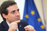 Séjourné, vicepresidente de la Comisión Europea: "EEUU y China pueden apagar los Tesla y ByD que compran los europeos. Necesitamos ese botón en la UE"