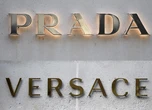 El grupo italiano Prada anuncia la compra de su rival Versace por 1.250 millones de euros