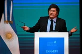 Argentina lanza un blanqueo encubierto al liberar el uso de dólares en la economía "sin dar explicaciones"