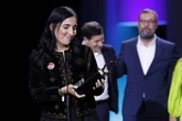 Alauda Ruiz de Azúa: "Los relatos que nos rodean nos empujan a los extremos pero la conversación con alguien diferente es posible, es divertida y es saludable"