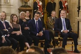 Pedro Sánchez escenifica una pantomima en el Palacio Real para fingir normalidad