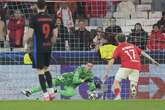 El Barça se agarra al instinto de Raphinha y al 'jubilado' Szczesny para asestar el primer golpe en Lisboa