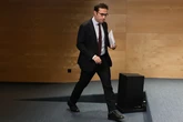 La Comisión Europea considera "muy cuestionable" el veto de tres años impuesto por el Gobierno a la fusión de BBVA y Sabadell