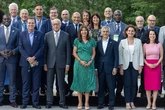 Alcaldes de un centenar de ciudades cierran filas en París contra la desinformación climática