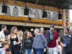 Cuando los dos asesinos de tu padre son ídolos en la feria: "Es una vejación"