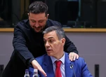 Cambio de hora: Sánchez sale de la OTAN y se apunta al sistema solar