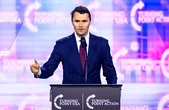 Quién era Charlie Kirk, el activista del MAGA asesinado de un disparo que se hizo famoso yendo por campus de todo el país desafiando a estudiantes de izquierda a debatir con él