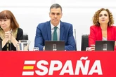 Sánchez designa una dirección provisional para el partido en la que se incluye a la gerente del PSOE
