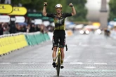 Van Aert reina en Montmartre para despedir el cuarto Tour de Pogacar