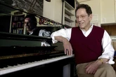Muere a los 97 años Tom Lehrer, satírico musical y matemático