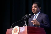 El presidente de Zambia tiene que abandonar un mitin tras ser apredeado por varios mineros indignados con su gestión